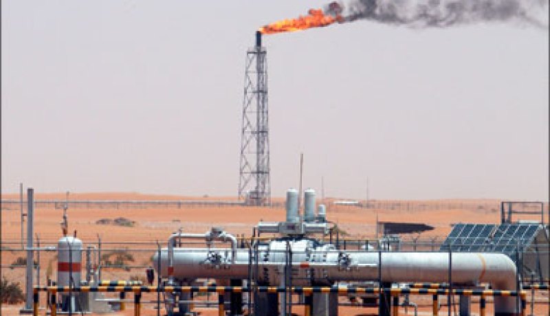 مسلحون يفجرون خطا لنقل النفط بدير الزور في سوريا