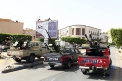 رئيس الوزراء الليبي: الثوار المحاصرون للخارجية حاولوا اقتحام الداخلية ووكالة الانباء الحكومية