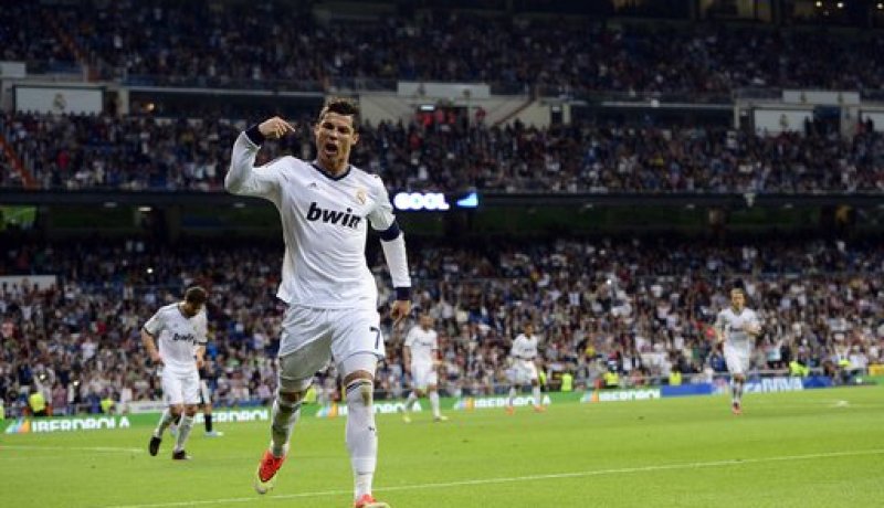 ريال مدريد يسحق ملقا بسداسية ويؤجل تتويج برشلونة