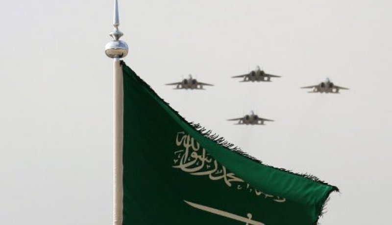 العاهل السعودي يحيل قائد القوات الجوية الى التقاعد