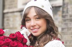 عارضة الأزياء اللبنانية المريضة بكورونا تعلق على إصابة إبنتيها بالفيروس