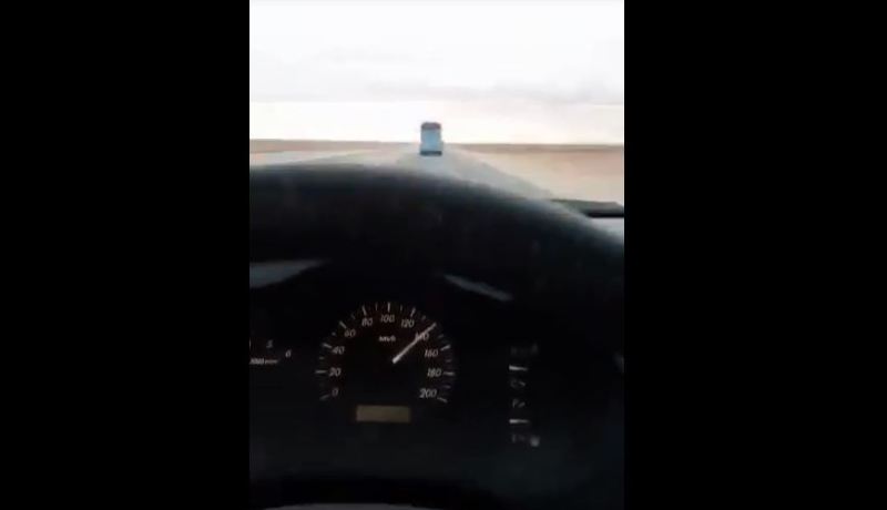 بالفيديو سائق حافلة على الطريق الرابط بين الأغواط ومدينة بليل يسوق مركبته بسرعة فاقت 160 كلم في الساعة