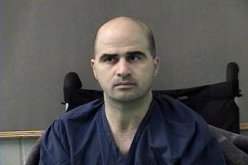 نضال حسن المشتبه بقتله 13 جنديا امريكيا يطالب بتأجيل بدء محاكمته