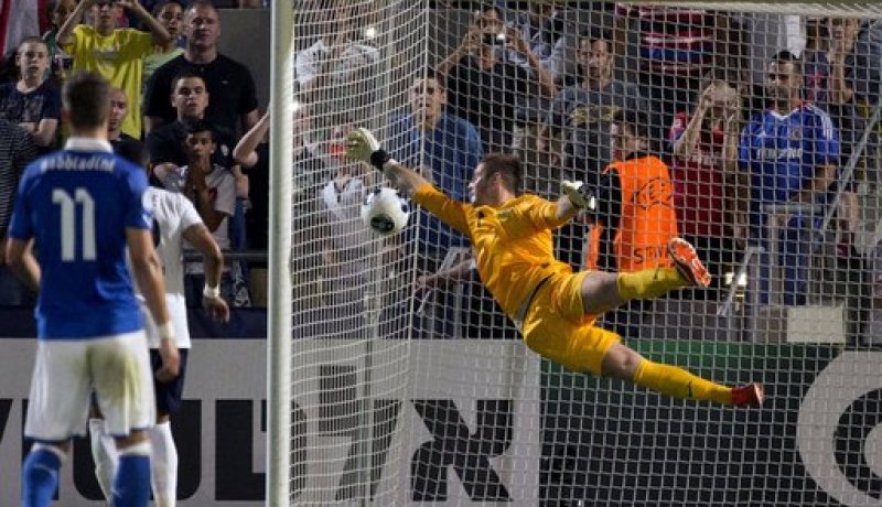 إيطاليا تهزم إنجلترا وديا بهدف يتيم
