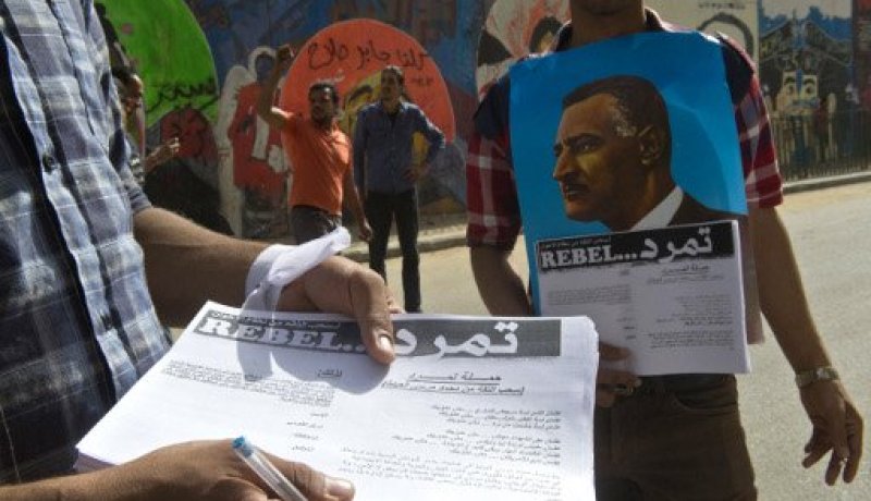 مصر: جبهة الانقاذ الوطني تدين حرق مقر “تمرد” وسط القاهرة