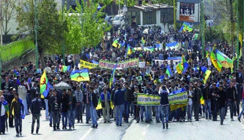 مواجهات بين المتظاهرين و قوات حفظ الأمن بتيزي وزو