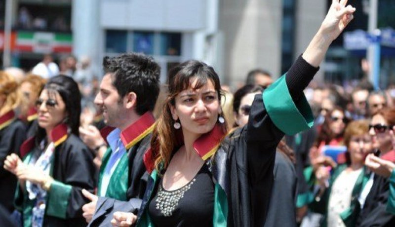 الحكومة التركية تهدد بنشر الجيش لوقف المظاهرات
