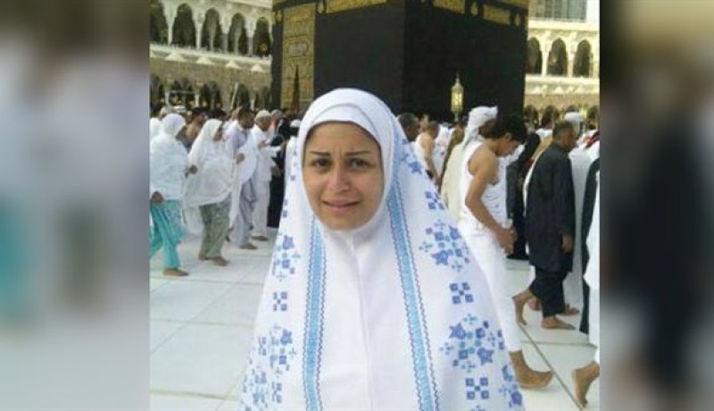 إلهام شاهين تؤدي مناسك العمرة عن والدتها بمناسبة عيد الأم