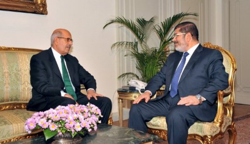 البرادعي يطالب مرسي بالاستقالة