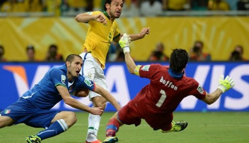 البرازيل تهزم ايطاليا وتتجنب مواجهة إسبانيا في نصف نهائي كأس القارات