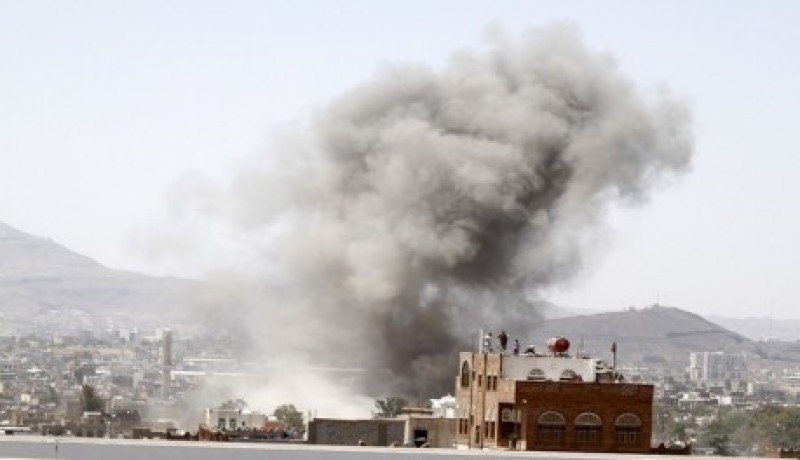 مقتل 25 مدنيا في اليمن وهادي يطالب الحوثيين بإلقاء السلاح