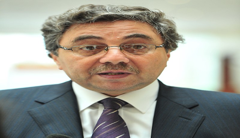 بودربالة مع موظفيه في وقت الشدة