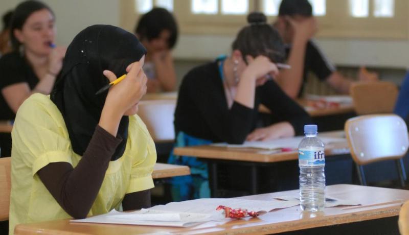 الطقس الحار “يؤثر سلبا على أداء الطلبة في الامتحانات”