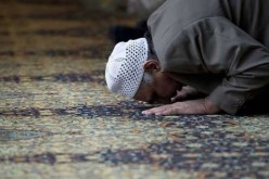 حركات أداء الصلاة وفوائدها على الدورة الدموية الدماغية