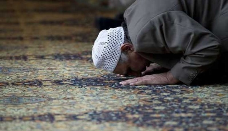 حركات أداء الصلاة وفوائدها على الدورة الدموية الدماغية
