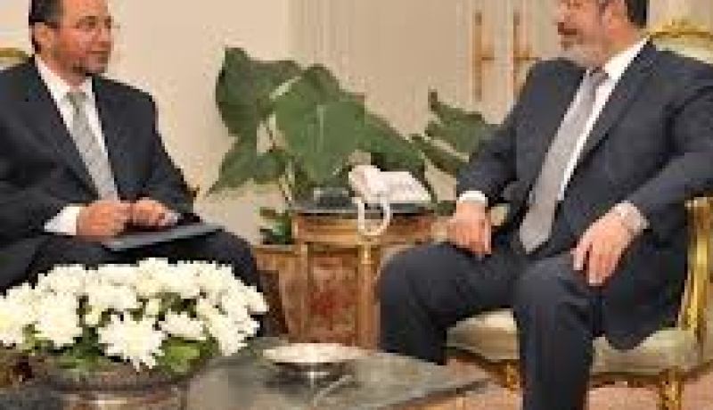 مرسى يستدعى قنديل لبحث التعديل الوزارى