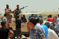 فرار 18 سجينا بعد هجوم مسلحين على سيارة نقل سجناء في ليبيا