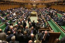 جدل واسع  في البرلمان البريطاني حول التصويت على قصف مواقع داعش في سوريا