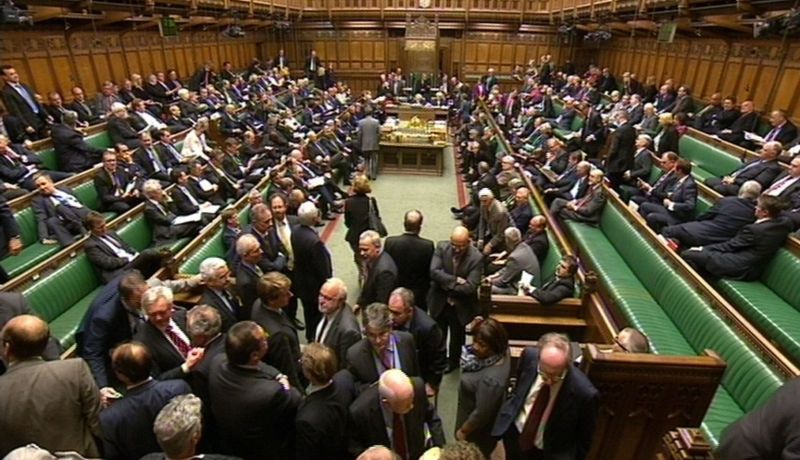 جدل واسع  في البرلمان البريطاني حول التصويت على قصف مواقع داعش في سوريا