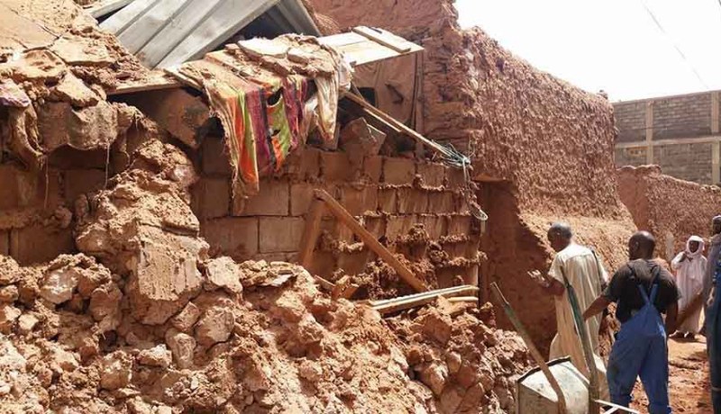 أمطار غزيرة تغمر المنازل وتهدم البيوت الطوبية بعين صالح وأدلس في تمنراست