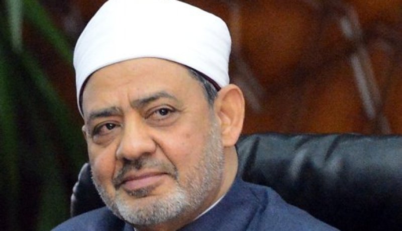 شيخ الأزهر يستنكر أي محاولة لاستهداف الكنائس والاعتداء عليها