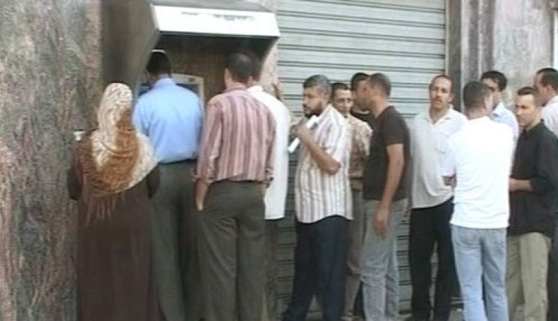 وزير المالية الفلسطيني يحذر من أزمة مالية وشيكة
