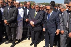 بالصور والفيديو.. مسؤولون كبار لتعزية أويحيى في جنازة شقيقته