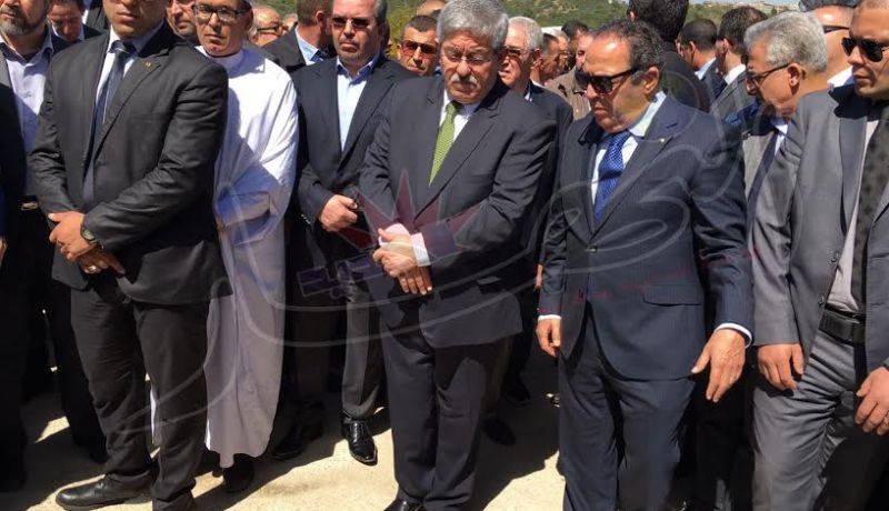 بالصور والفيديو.. مسؤولون كبار لتعزية أويحيى في جنازة شقيقته