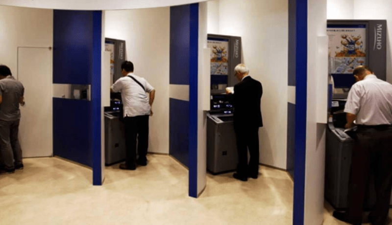 إكتشف “ثغرة الليل”بجهاز الصراف الآلي..وسحب مليون دولار !