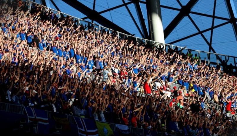 بالفيديو.. طريقة تشجيع الآيسلنديين تصنع الحدث !!