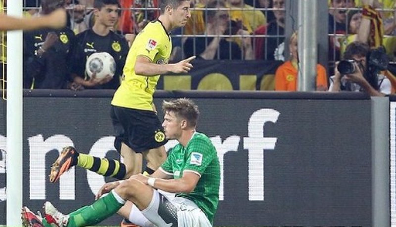بروسيا دورتموند يهزم فيردر بريمن بهدف ليفاندوفسكي