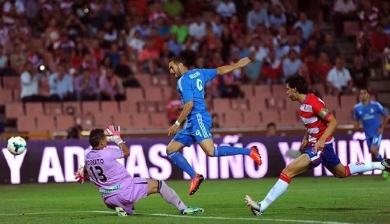 ريال مدريد يتجاوز عقبة غرناطة بهدف بنزيما