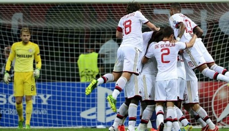 ميلان يكتسح آيندهوفن ويصعد إلى دور المجموعات لدوري أبطال أوروبا