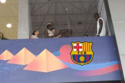 نجم برشلونة “ديمبلي” تابع مباراة الجزائر والسنغال من المنصة الشرفية