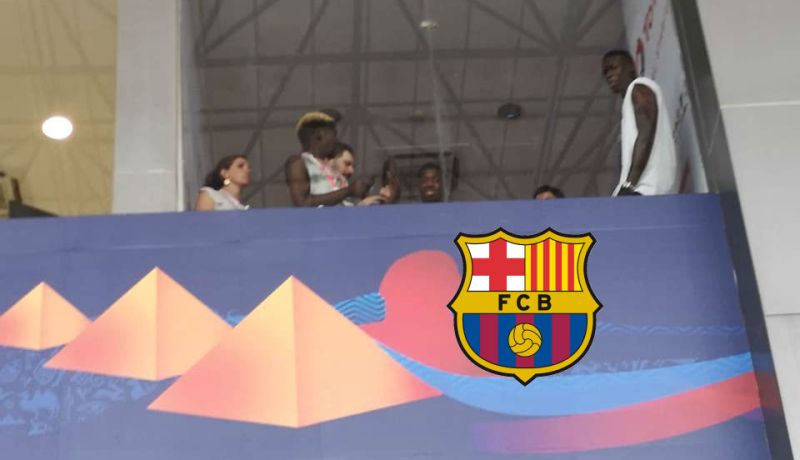 نجم برشلونة “ديمبلي” تابع مباراة الجزائر والسنغال من المنصة الشرفية