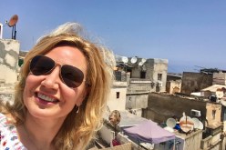 زوجة السفير الأمريكي تتعلم اللغة العربية