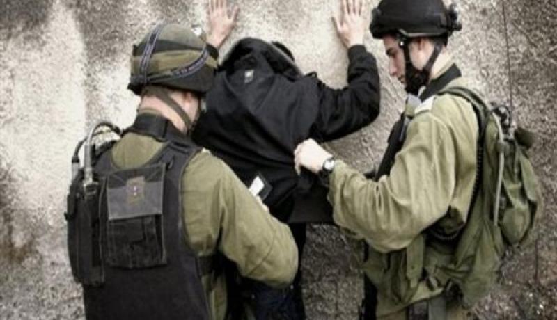 قوات الكيان الصهيوني تعتقل خمسة فلسطينيين بالضفة الغربية