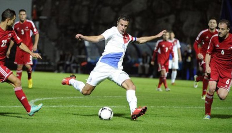 فان بيرسي يقود هولندا الى مونديال البرازيل عبر أندورا