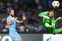 نابولي يكرم بوروسيا دورتموند بهدفين في التشامبيونز ليغ