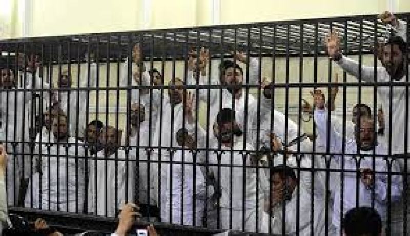 محكة مصرية تؤجل محاكم 119 إخواني