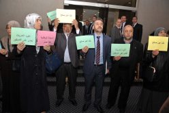 المعارضة تحتج في البرلمان الجزائري أثناء دخول عبد المالك سلال