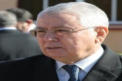 عبد القادر بن صالح يعزي عائلة الفقيد عبد الحميد مهري