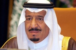 العاهل السعودي يؤكد أنه لن  يسمح بالعبث بأمن المنطقة