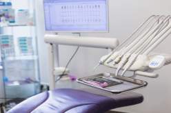 وزارة الصحة تغلق تحفظيًا 137 عيادة أسنان بالعاصمة خلال سنة