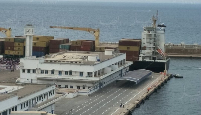 بالفيديو والصور.. باخرة “الكوكايين” لا تزال محجوزة بميناء وهران