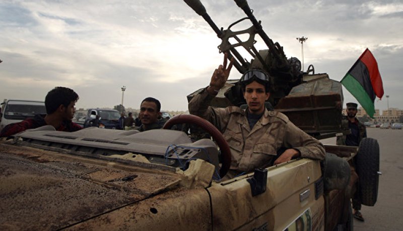 مقتل 12 عنصرا من الجيش الليبي في انفجار سيارة مفخخة ببنغازي