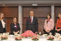 عبد المالك سلال يحتفل مع المرأة في عيدها العالمي