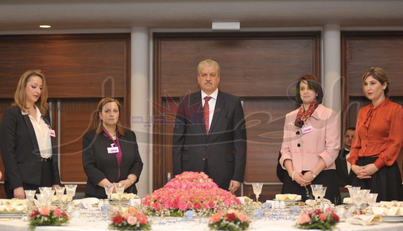 عبد المالك سلال يحتفل مع المرأة في عيدها العالمي