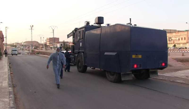 غرداية: الصحفيون رفقة الأمن الوطني وجمعية خليني شاطر يعقمون أحياء المدينة