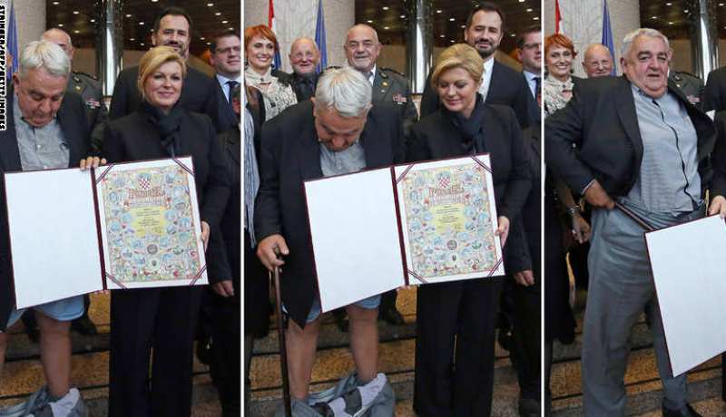 بالفيديو سقوط سروال رئيس لجنة هلسكنكي أمام رئيسة كرواتيا أثناء تكريمه